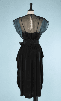 na7447-Robe-noire-en-crêpe-et-mousseline-Pierre-cardin-t34-36-01