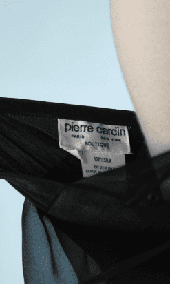na7447-Robe-noire-en-crêpe-et-mousseline-Pierre-cardin-t34-36-01