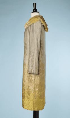 na9487-Manteau-1930-en-satin-ivoire-dégradé-de-jaune-lamé-or-et-doublé-de-velours-t36-01.