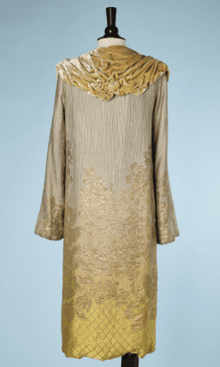 na9487-Manteau-1930-en-satin-ivoire-dégradé-de-jaune-lamé-or-et-doublé-de-velours-t36-01.