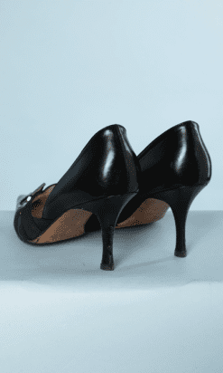 na9824-Paire-descarpins-petits-talons-en-cuir-noir-boucle-D-en-métal-argenté-Dior-t39-01