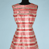B0152--Mini-Robe-1960-en-soie-rose-broché-de-rayures-et-feurs-or-Balenciaga-couture-t40-01