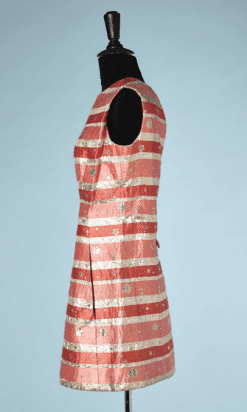 B0152--Mini-Robe-1960-en-soie-rose-broché-de-rayures-et-feurs-or-Balenciaga-couture-t40-01