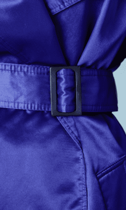 B0166-Manteau-1980-en-satin-bleu-électrique-fausse-fourrure-noire-col-et-poignets-t42-01