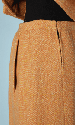 B0184-Tailleur-en-lainage-tissé-jaune-et-orange-Balenciaga-couture-01