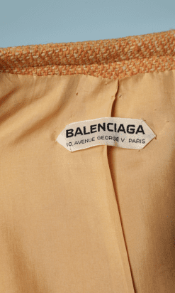 B0184-Tailleur-en-lainage-tissé-jaune-et-orange-Balenciaga-couture-01