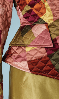 B0215-Tailleur-en-soie-Christian-Lcroix-Veste-matellasée-à-basque-et-jupe-droite-en-soie-jaune-t38-01