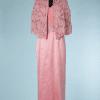 B0249-Robe-du-soir-1960-en-satin-de-soie-rose-et-dentelle-perlée-boléro-t34-06