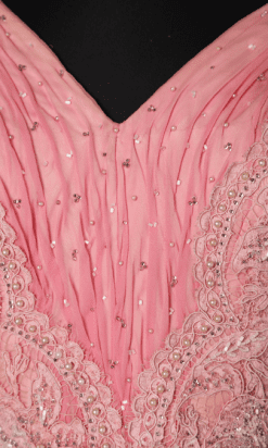 B0249-Robe-du-soir-1960-en-satin-de-soie-rose-et-dentelle-perlée-boléro-t34-06