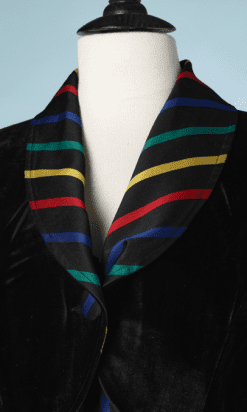 B0255-Ensemble-Robe-en-faille-noire-imprimé-de-rubans-de-couleurs-et-Veste-en-velours-noir-Popy-Moreni-t38-07