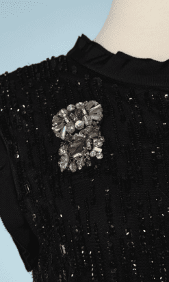 B0265-Robe-Lanvin-en-tulle-noir-brodé-de-paillettes-doublure-en-soie-broches-en-strass-t-40-42-01