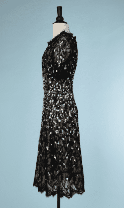 B0267-Robe-en-dentelle-noire-brodée-de-perles-et-paillettes-blanches-Oscar-de-La-Renta-t40-01