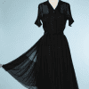 B0269-Robe-1950-en-mousseline-noire-jupe-plissée-manches-courtes-t34-02.