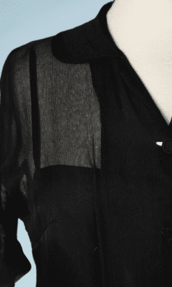 B0269-Robe-1950-en-mousseline-noire-jupe-plissée-manches-courtes-t34-02.