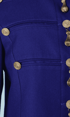 B0272-Tailleur-en-lainage-bleu-roi-boutons-et-glands-en-métal-doré-Louis-Feraud-T38-01