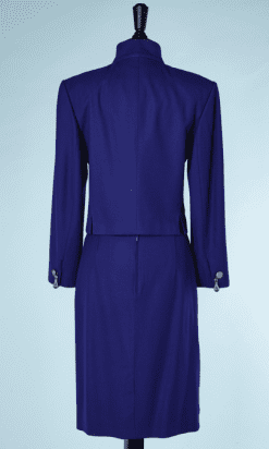 B0272-Tailleur-en-lainage-bleu-roi-boutons-et-glands-en-métal-doré-Louis-Feraud-T38-01