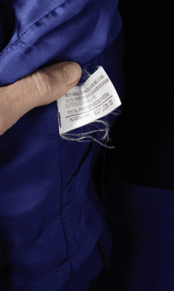 B0272-Tailleur-en-lainage-bleu-roi-boutons-et-glands-en-métal-doré-Louis-Feraud-T38-01