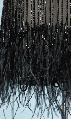 B0346-Tunique-en-tulle-perlé-argent-et-noir-et-plumes-dautruche-noires-t40-01