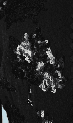 B0367-Veste-1940-en-crêpe-noir-brodée-de-feuilles-en-paillettes-noires-t36-01