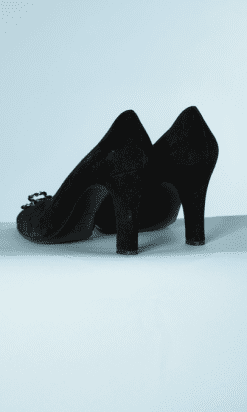 B0430-Paire-descarpins-en-daim-noir-noeud-en-chaines-dorée-Chanel-T-39-04