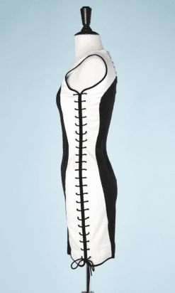 B0434-Robe-noir-et-blanche-en-coton-oeillets-côtés-lacets-Angelo-Tarlazzi-T3436-004