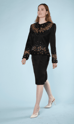 B0455-Tailleur-en-satin-surpiqué-brodé-dorée-et-perles-Mary-McFadden-T3840-001