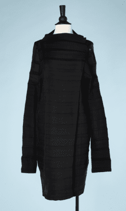 B0457-Manteau-entièrement-plissé-noir-Issey-Miyake-T4042-017