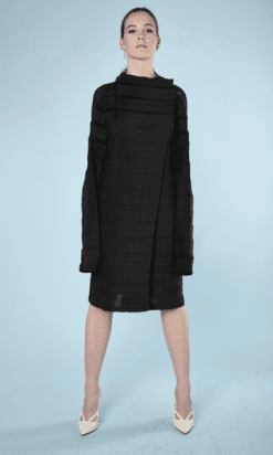 B0457-Manteau-entièrement-plissé-noir-Issey-Miyake-T4042-017