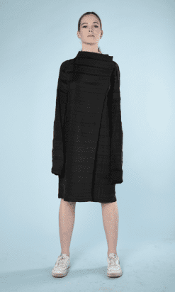 B0457-Manteau-entièrement-plissé-noir-Issey-Miyake-T4042-017
