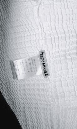 B0458-Veste-entièrement-plissé-blanche-Issey-Miyake-T42-001