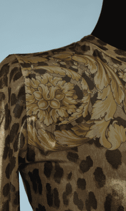 B0688-Robe-et-pantalon-Versace-en-polyamide-or-imprimé-panthère-T38-001