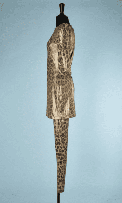 B0688-Robe-et-pantalon-Versace-en-polyamide-or-imprimé-panthère-T38-001