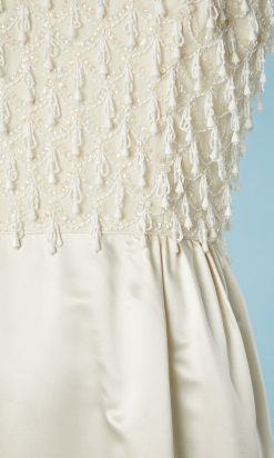 B2905-Robe-1960-en-satin-de-soie-écrue-haut-brodée-de-perles-T36-01