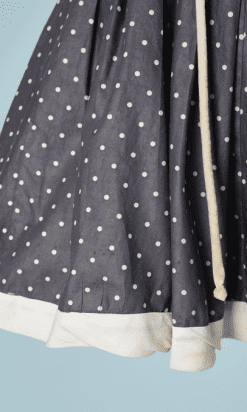 B1661-Maillot-de-bain-jupette-1940-en-coton-gris-à-pois-blancs-col-coeur-t36-01