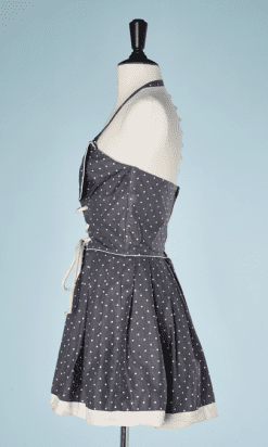 B1661-Maillot-de-bain-jupette-1940-en-coton-gris-à-pois-blancs-col-coeur-t36-01
