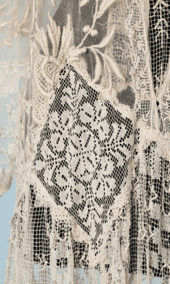 A9516-Robe-1920-en-tulle-brodé-et-filet-brodé-manches-longues-t40-42-01