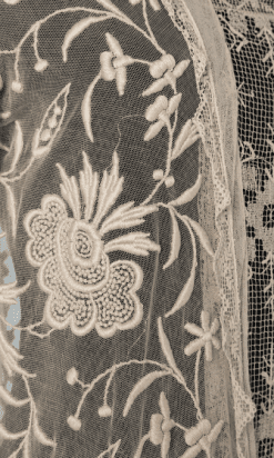 A9516-Robe-1920-en-tulle-brodé-et-filet-brodé-manches-longues-t40-42-01