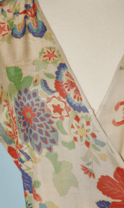 B1242-Combinaison-pantalon-1920-30-en-soie-imprimée-japonisant-sur-fond-ivoire-t46-01