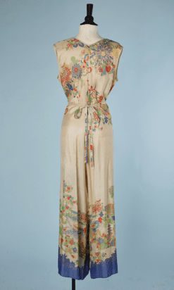 B1242-Combinaison-pantalon-1920-30-en-soie-imprimée-japonisant-sur-fond-ivoire-t46-01
