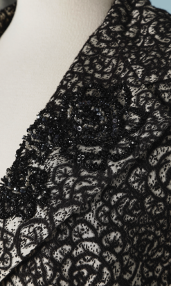 B1692-Veste-en-laiange-façon-dentelle-col-perlé-André-Laug-T40-01