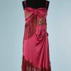 B1799-Robe-Galliano-en-satin-fuschia-bordé-et-franges-T42-01