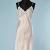 B1981-Combinaison-1930-en-satin-de-soie-rose-dentelle-et-plissé-T38-01.png