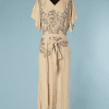 B1991-Robe-1940-du-soir-en-crêpe-beige-brodée-01.png