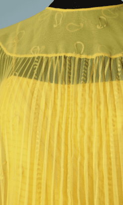 B2010-Ensemble-robe-et-cape-1960-en-nylon-jaune-plissé-soleil-T36-01