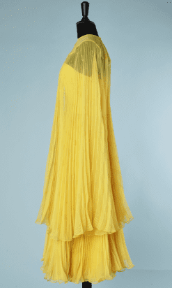 B2010-Ensemble-robe-et-cape-1960-en-nylon-jaune-plissé-soleil-T36-01