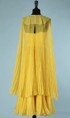 B2010-Ensemble-robe-et-cape-1960-en-nylon-jaune-plissé-soleil-T36-01