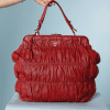 B2080-Sac-Prada-en-cuir-plissé-rouge-01