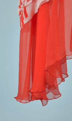 B2149-Robe-asymétrique-en-mousseline-blanche-rose-rouge-Mugler-T38-01