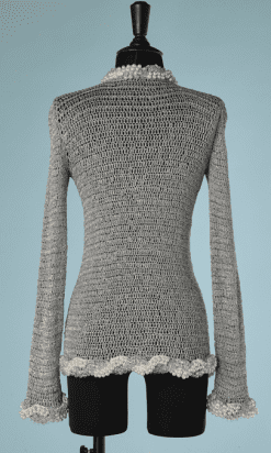 B2153-Long-gilet-en-maille-lurex-argenté-cousu-de-perles-blanches-et-argentées-Loris-Azzaro-t34-01