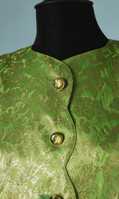B2173-Tailleur-Ungaro-en-satin-vert-broché-or-t36-01
